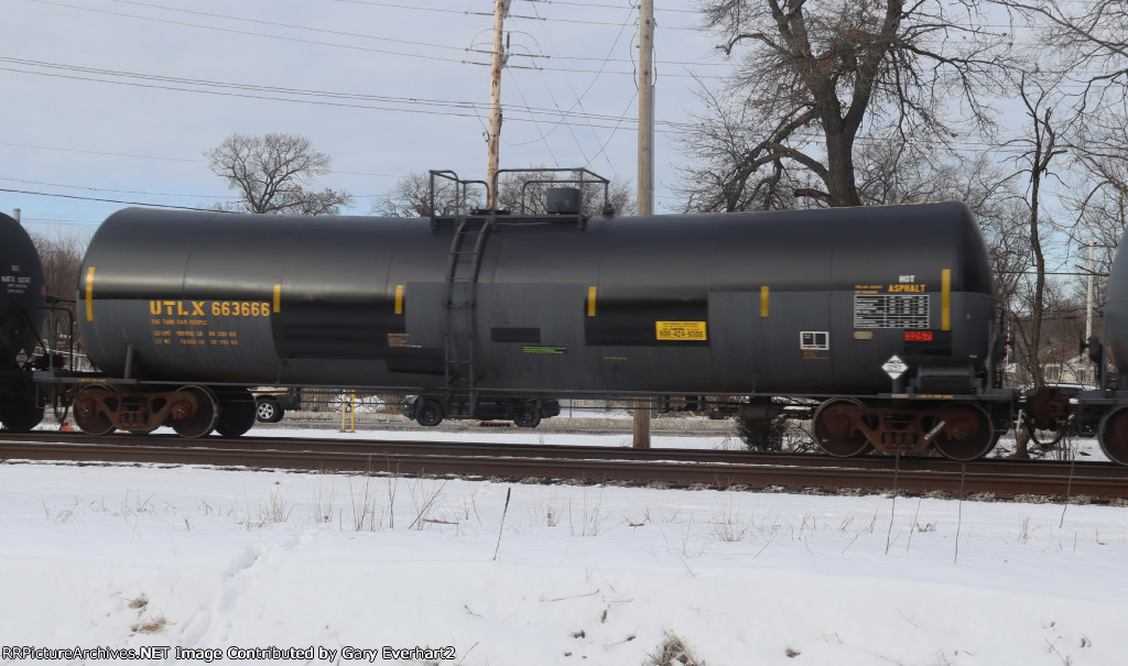 UTLX 663666 - Union Tank Car